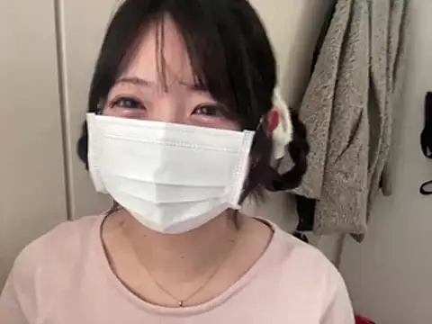 Y-u-r-a-33 - スカートぽいして下着姿に🎀