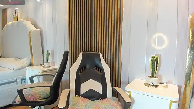 Zhara_Pearl_ - lick your fingers