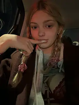 Elsawhere - show boobs in bra behind UBER driver🚖🍒