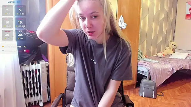 Tiny_Kiss - finger in pussy