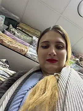 AdelRich - Show pussy in cafe