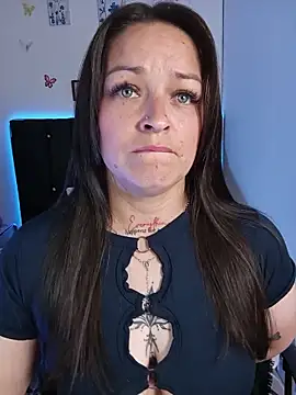 Isa_bluee - see boobs + touch a nipple