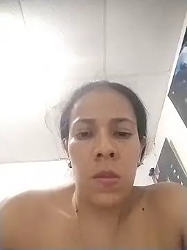 Bootycallhot - show tits and lick