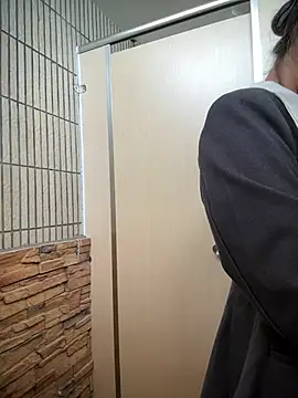 Niannian-999 - 男厕🚹搞刺激