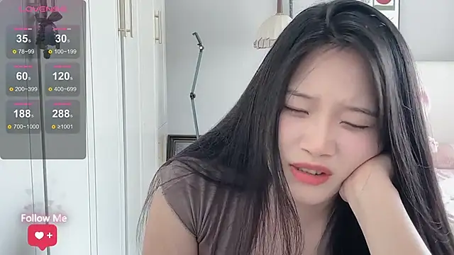 --bee-- - 低头冰淇淋 抬头好心情（丝袜美腿诱惑）