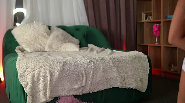 KellyMathews - grab me, tease me, make me moan