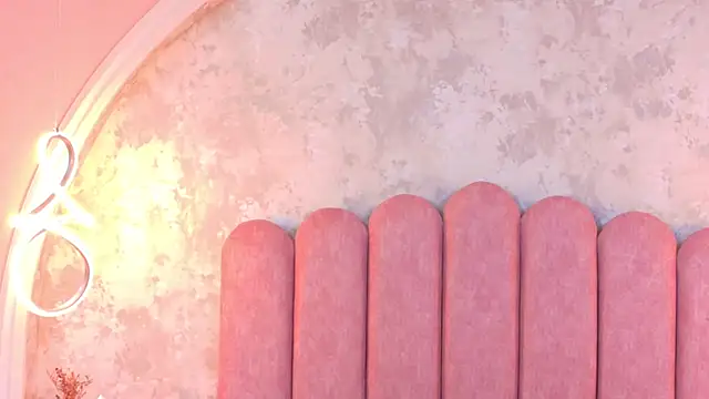MiaLaurents - Oil my body shiny 🛢️✨