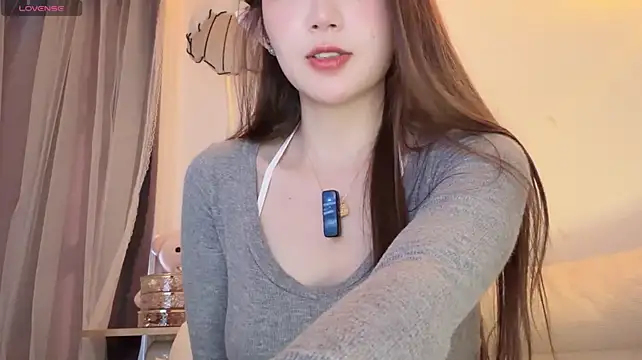 Qqqq0808 - 看看里面穿了什么