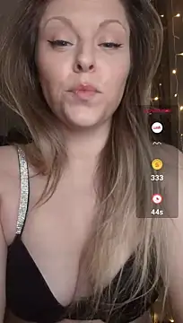 SydneySavage - Titties Out