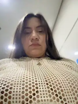 Bella_Pascualina - Show pussy in public