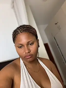 Madelltheebony - Play and oil my pussy