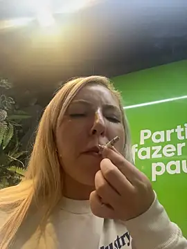 Juuhschmitt - Mamar no banheiro