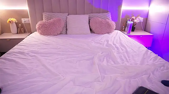 LaraAnnee - make my pussy wet and happy