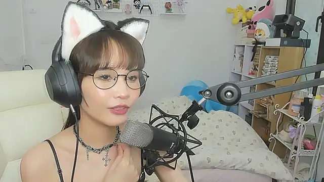 NeKo-nEk0-niI - ride pillow