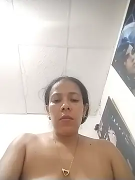 Bootycallhot - show tits and lick