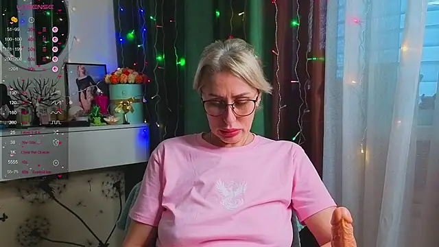 PamellaMurphy - I WANT A NEW MANICURE