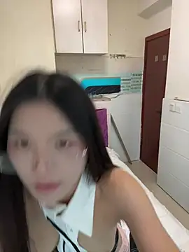 Yue-ai - 不穿内裤 把气球坐爆 3次机会 不爆用BB夹爆