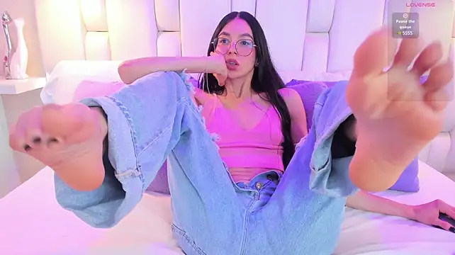 RenataOviedo - RUB HER PUSSY AND SHOW HER FEET