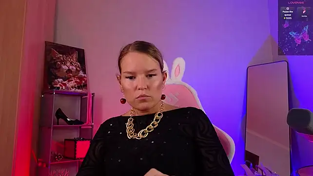 Lady_Shine - teasing you with my tits