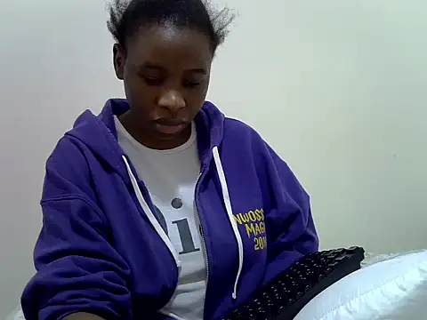 Malia001 - fingering until i squirt