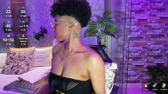 LuciaWallace - oil up your ass and rub it