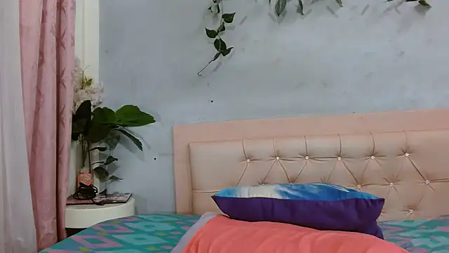 Kylie_Jennerr - doble penetracions with dildo 25cm