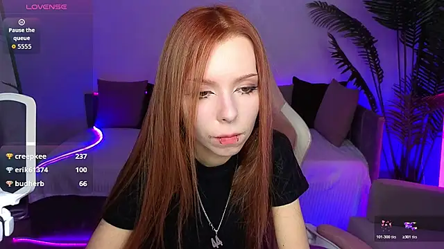 Star_Tarra - teasing with the tongue + eye contact😜