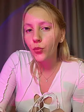 Ann_first_kiss - lick fingers