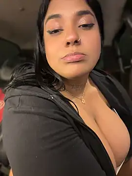 Nahomy-fire - Oil or cream on my boobs💧🍒