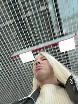 NewLale - Show tits