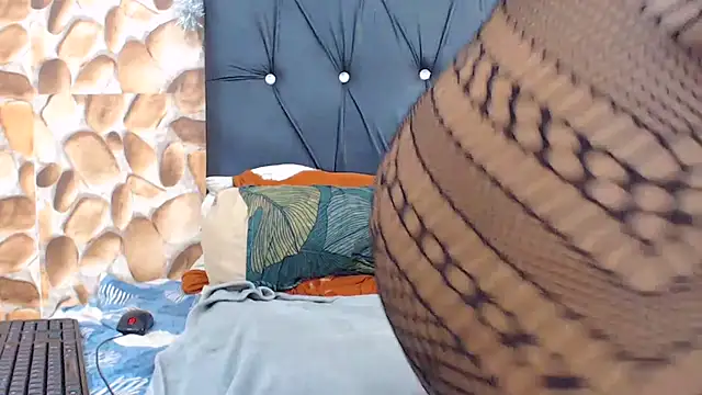 BadAss_Bee - fuck my wet coochie