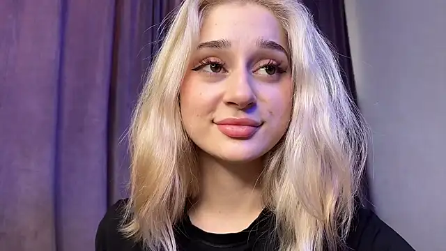 Tinyvivy - Lips and Tongue close up