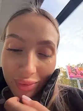 Coconut_milk - Slap boobs with 2 ✋in tram