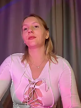 Ann_first_kiss - lick fingers