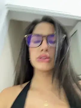 Julieta_Duque - T-SHIRT OFF AND SALIVA IN TITS 💦😈