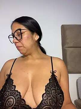 KIARAPRETTY - GIVE ME PLEASURE