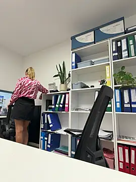 Hii_Lolla - Orgasm at work + LT video <3