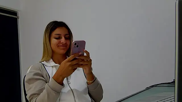 NicolePlay - oil body and striptease
