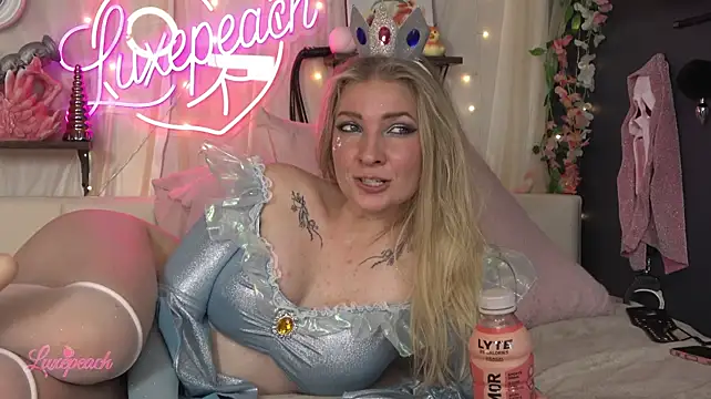 Luxe_Peach - Lush in Ass