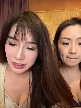 CiCi9 - 🦌园长户外咖啡厅坐异性大腿