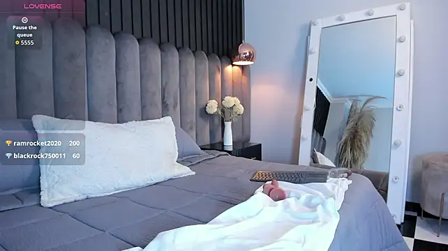 Scarlett_morgan__ - Show Boobs+ Pinch Nipple😳🍒