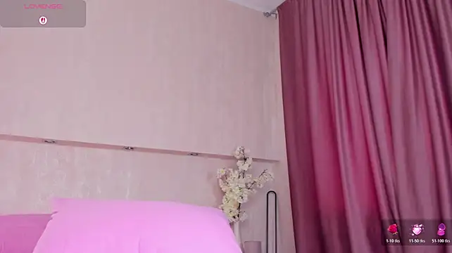 Erika_Carpenter - show boobs