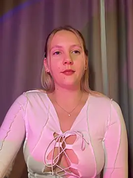 Ann_first_kiss - lick fingers