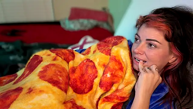 MarlaFknSinger - Movies & Chill 🤘 Cum @ goal or C2c 😘🤘