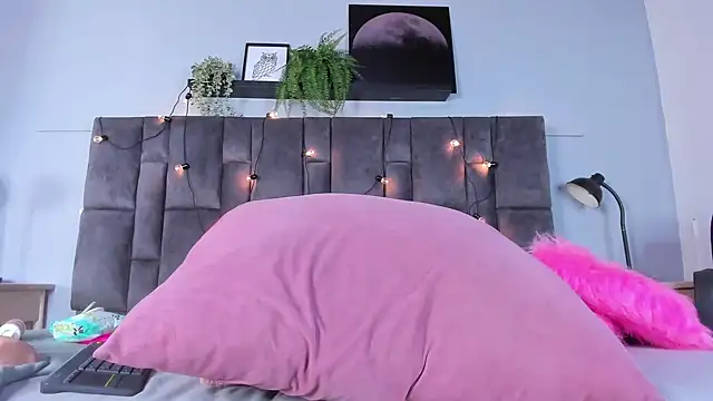 DulceAurora__ - oil my sexy body , spack my ass👋