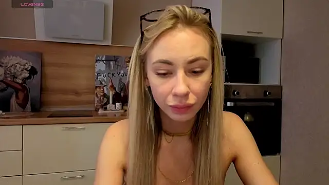 Diana_Garrettt - Doggy tease nude