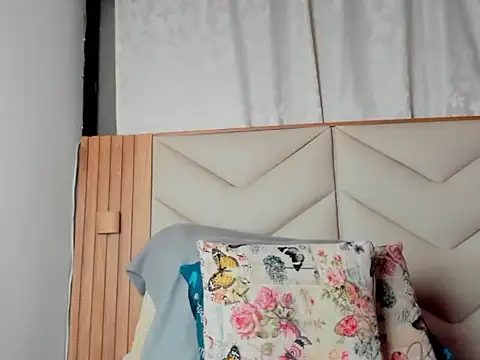 Juliannaa - suck boobs