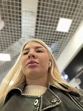 NewLale - Show naked ass