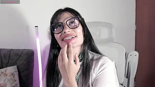 Sophia_Vera - SPANKS DOGGY POV & CONTROL LUSH 3MIN🥵
