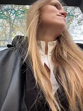 StreetSquirt - squats x10 in tight leggings in library